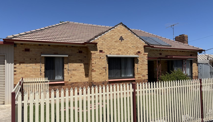 8 Warning Signs Of A Leaking Roof & How To Fix It